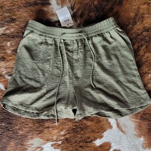 NWT Olive Leisure Short